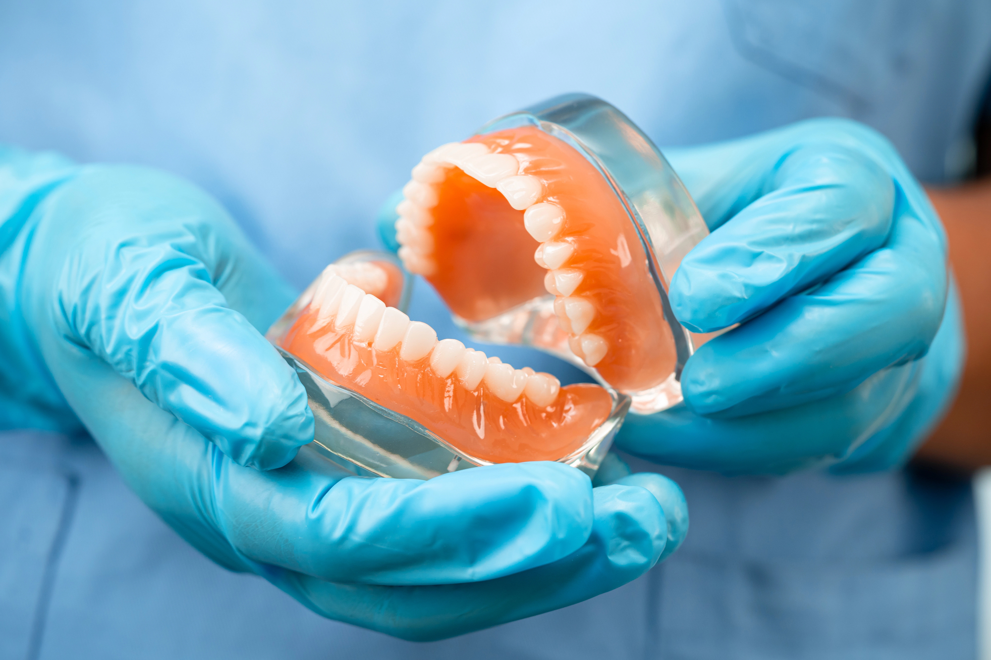 Dentist-holding-full-Dentures-29678
